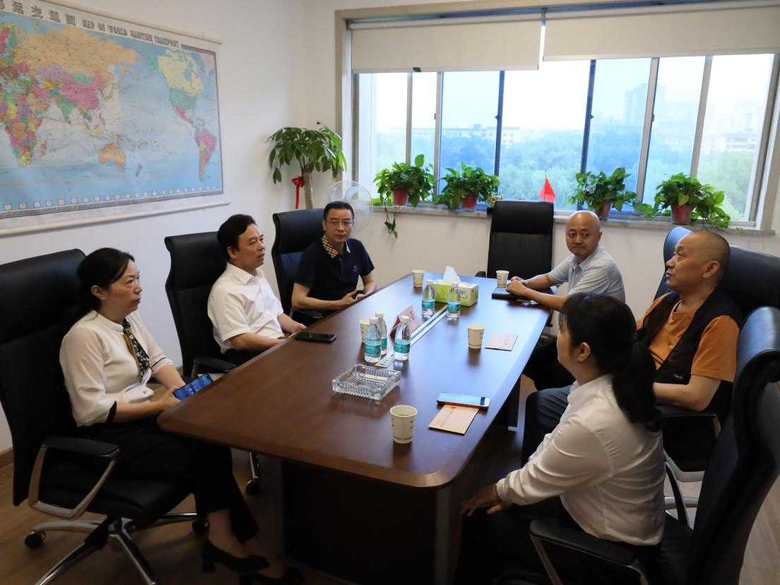 湖南農(nóng)業(yè)集團(tuán)黨委委員、副總經(jīng)理陳根榮走訪慰問困難黨員